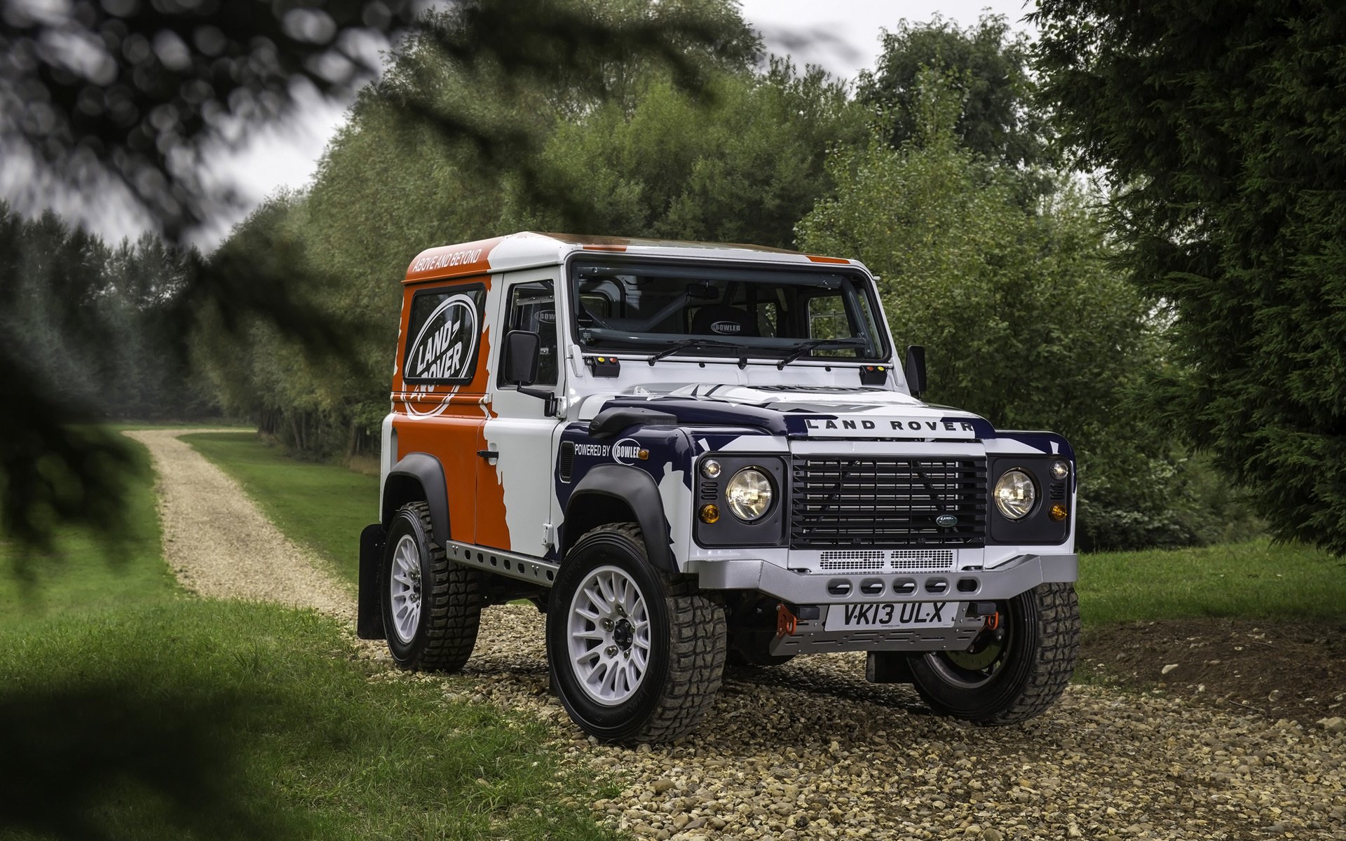 bowler land rover difensore sfida land rover difensore fronte sfondo