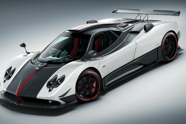 Para los hombres fuertes más exitosos coche pagani, zonda