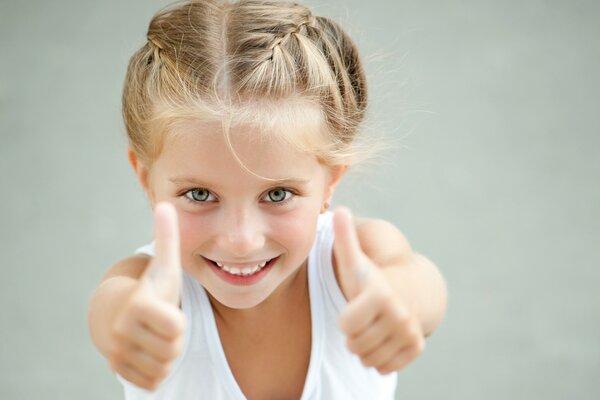 Gesto de clase de niña