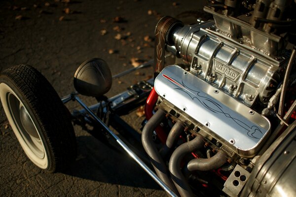 Vieilles voitures. Hot Rod. Photo de voitures anciennes. Moteur dans les vieilles voitures