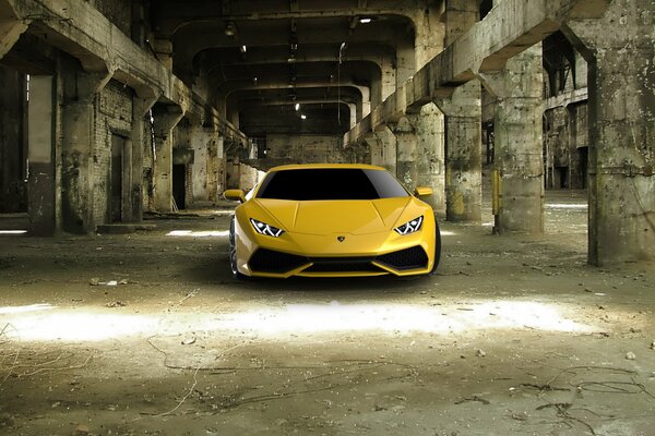 Lamborghini supersportif en jaune