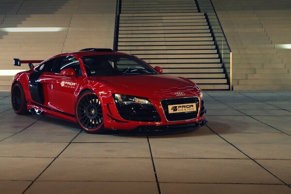 Voiture rouge audi R8 gt650