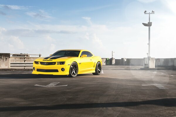 Color amarillo chevrolet camaro rs