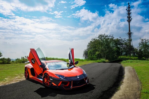 Puertas abiertas de Lamborghini deportivo naranja