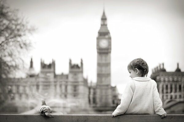 A girl and a pigeon on the background of the Kremlin