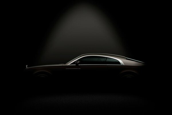 Rolls royce suite, noir sur fond sombre