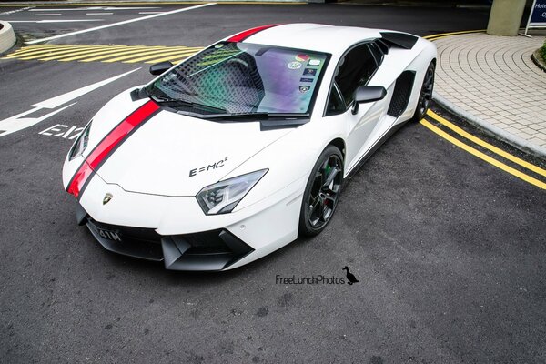 White car with a red stripe lamborghini aventador on the street