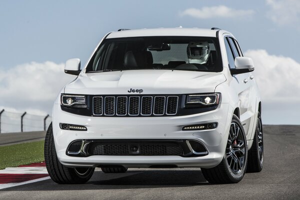 Cool jeep. Cool car. A big car. A white Jeep. American Jeep