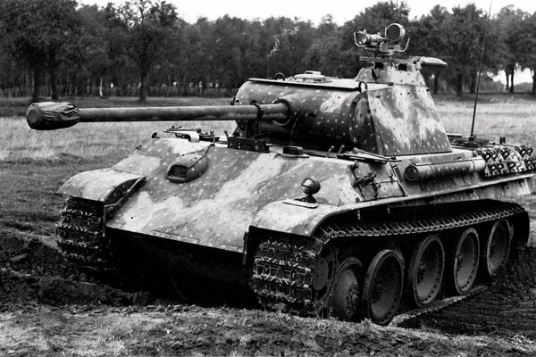 Spieltanks auf Schwarz-Weiß