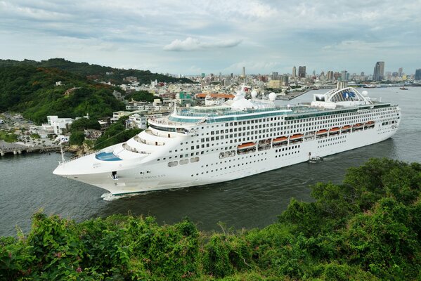 Cruise ship sails through the city