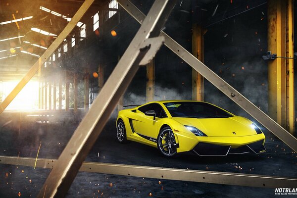 Żółty samochód notbland 2012 lamborghini gallardo