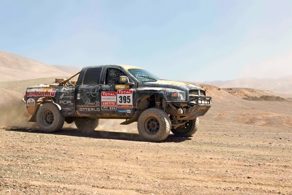 Dodge RAM SUV dans le désert