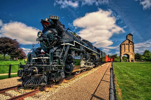 Layout realistico di una locomotiva su uno sfondo di nuvole