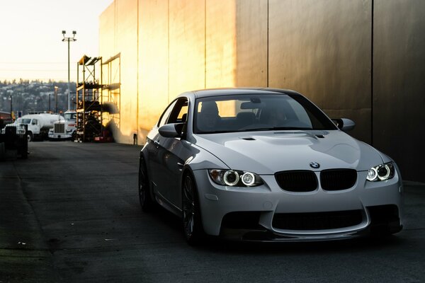 La plus belle voiture. Blanc BMW. Belle photo de voiture