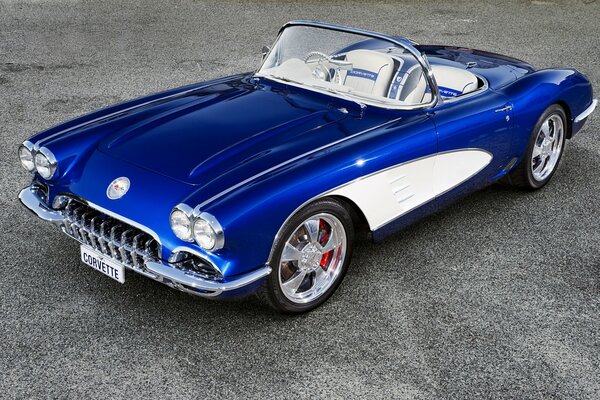 Chevrolet Corvette, ein Oldtimer. blau