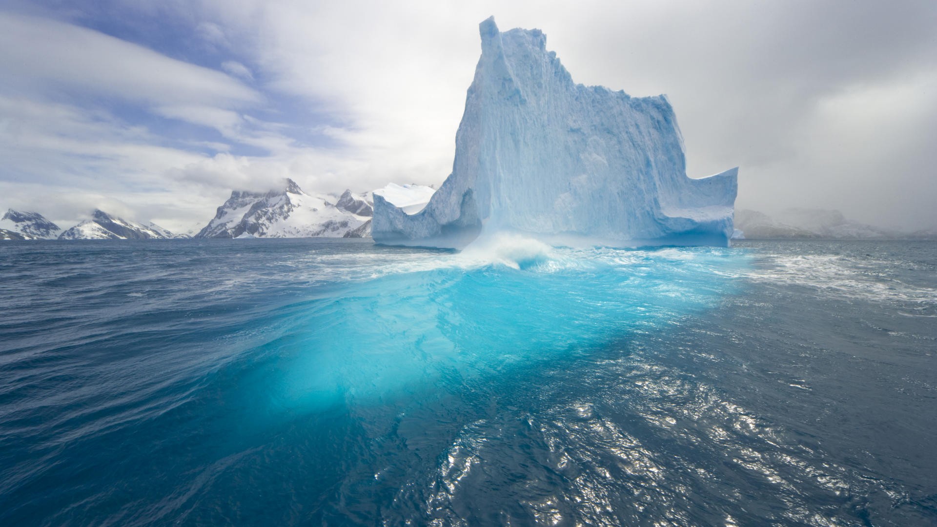 iceberg bleu gel eau