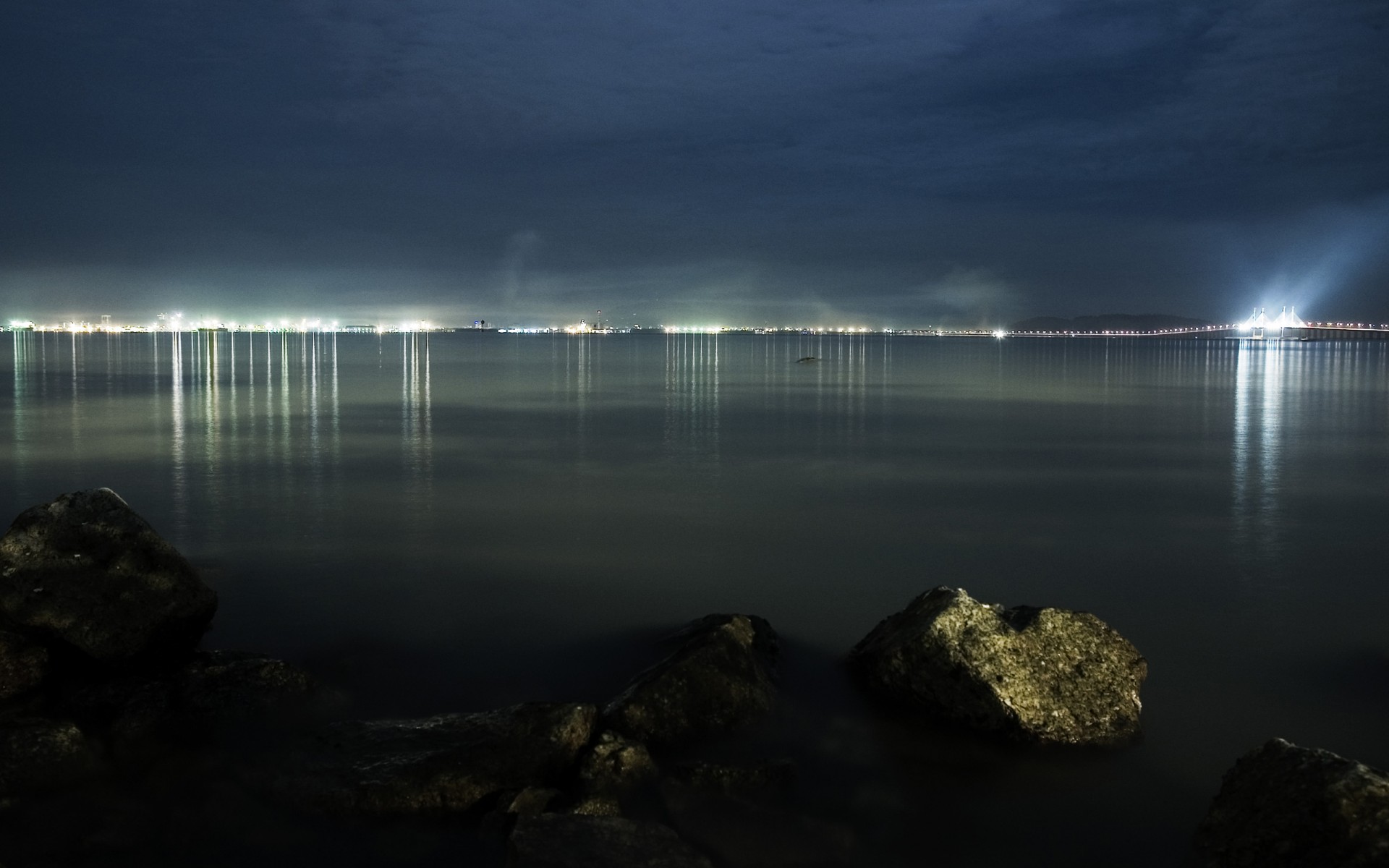 pierres eau lumières de la ville réflexion