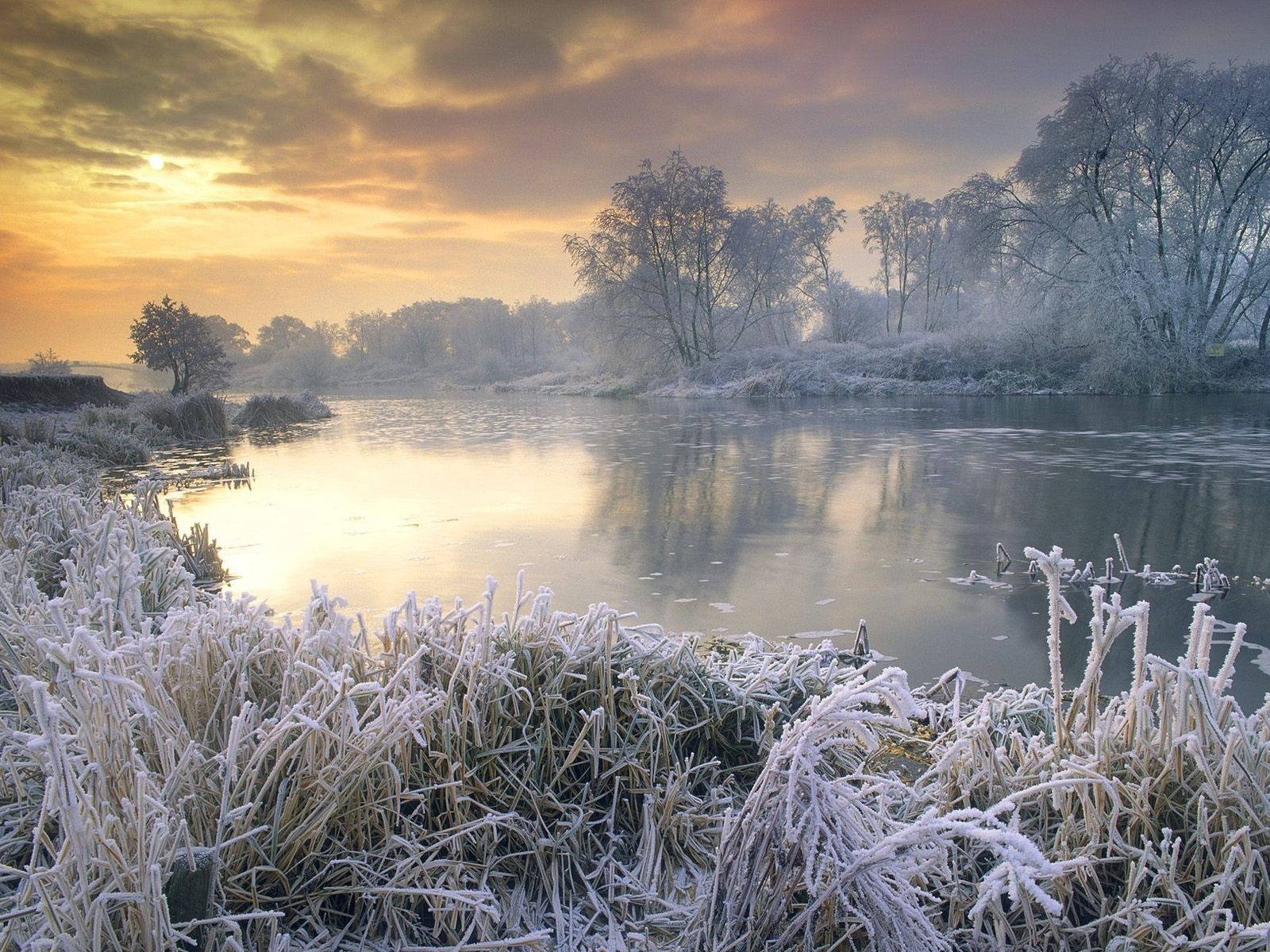 invierno lago escarcha