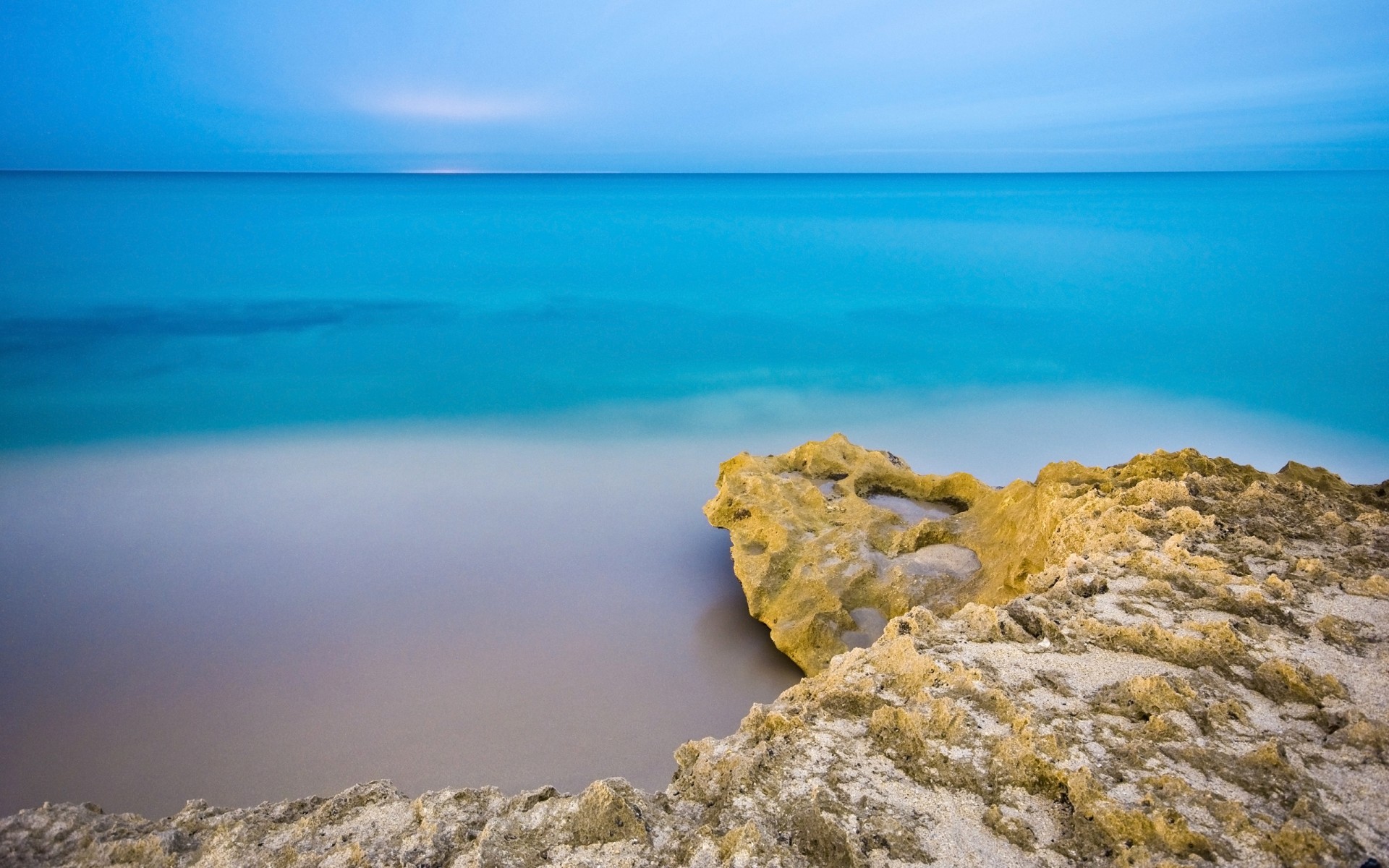 plage rochers mer ciel matin eau