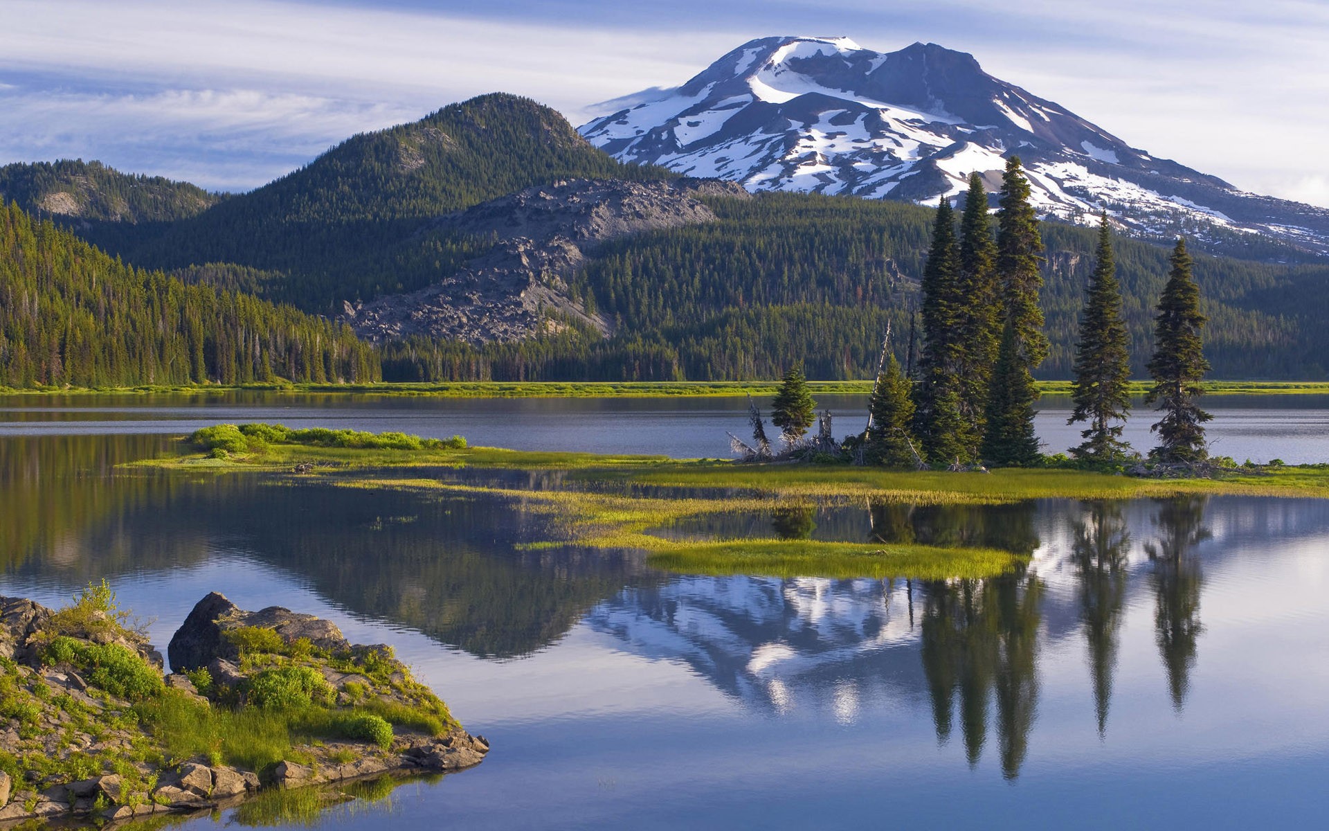 lago bosque montañas