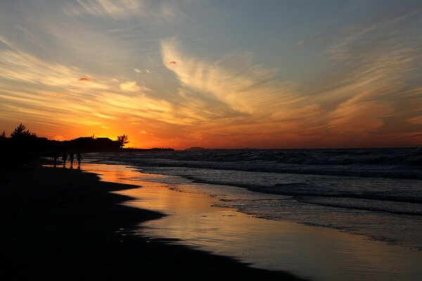 Puesta de sol noche mar marea