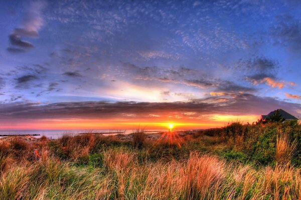 Cielo al atardecer en la costa