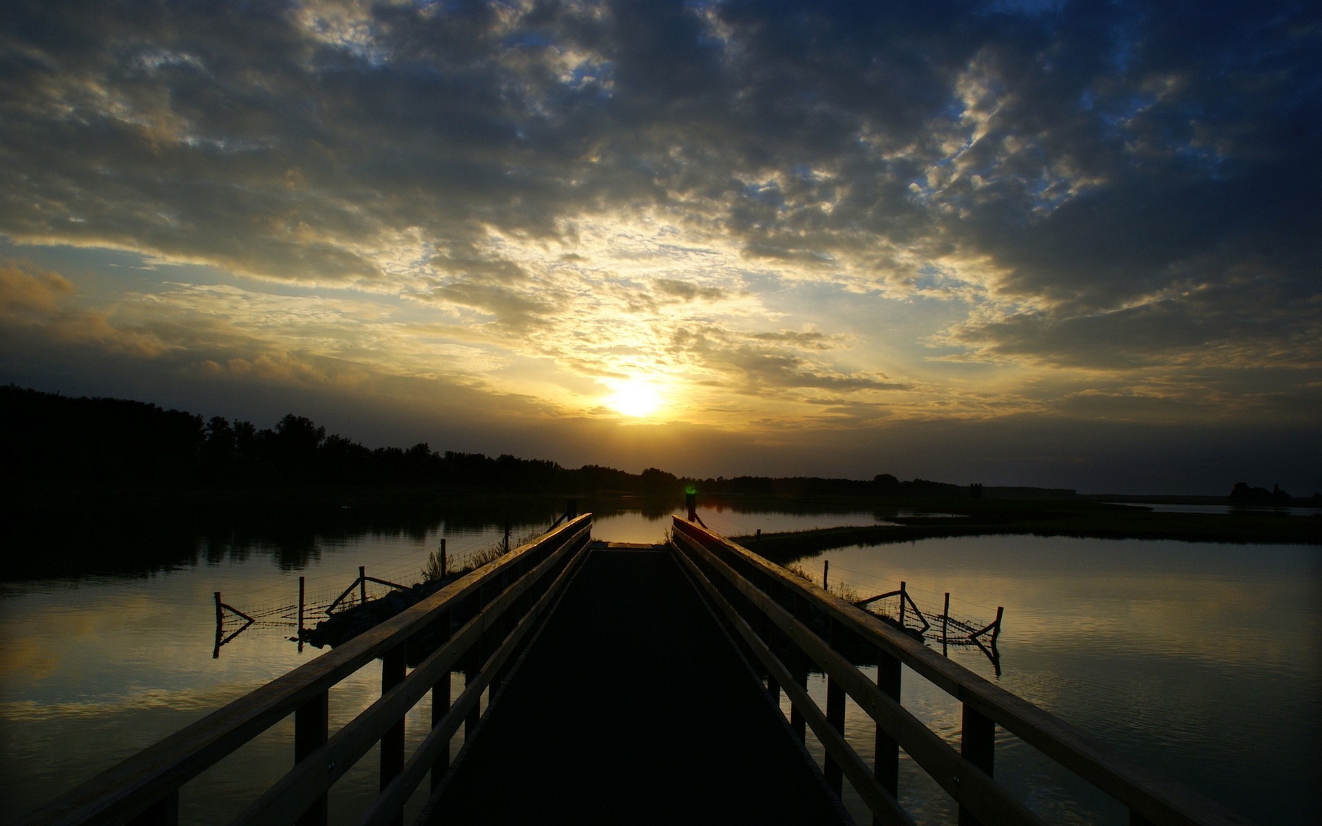 coucher de soleil lac pont