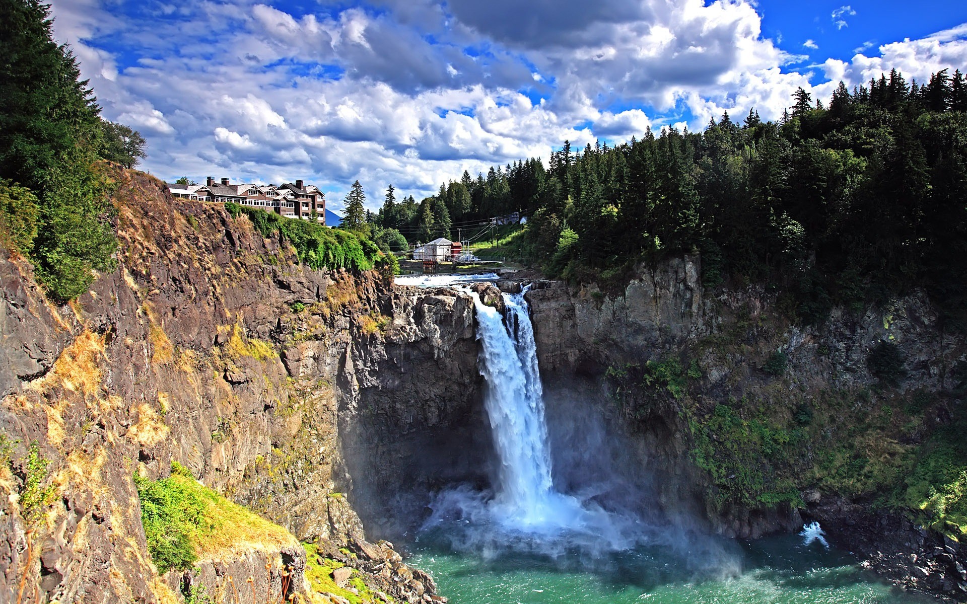 cascada rocas bosque