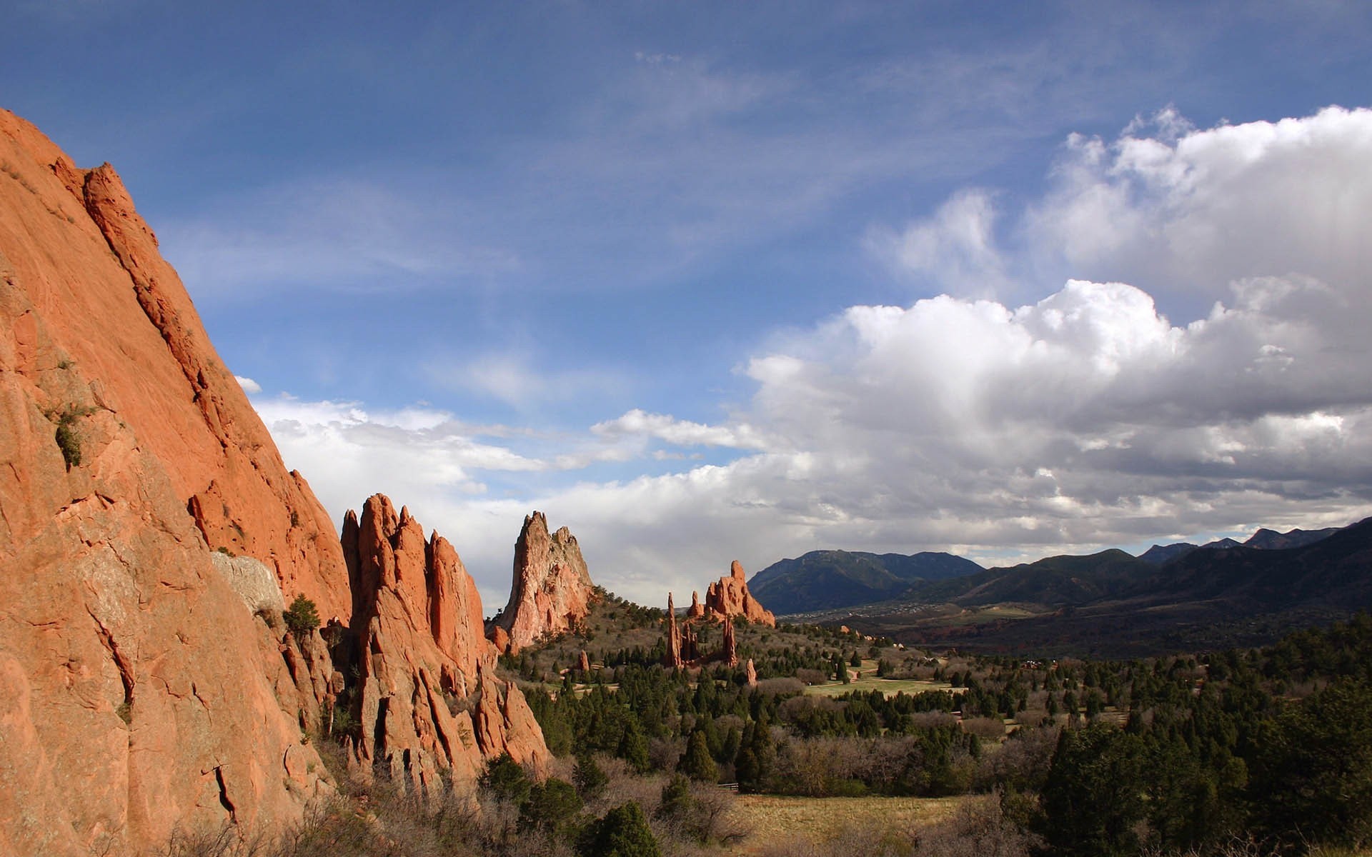 rocas valle montañas árboles nubes