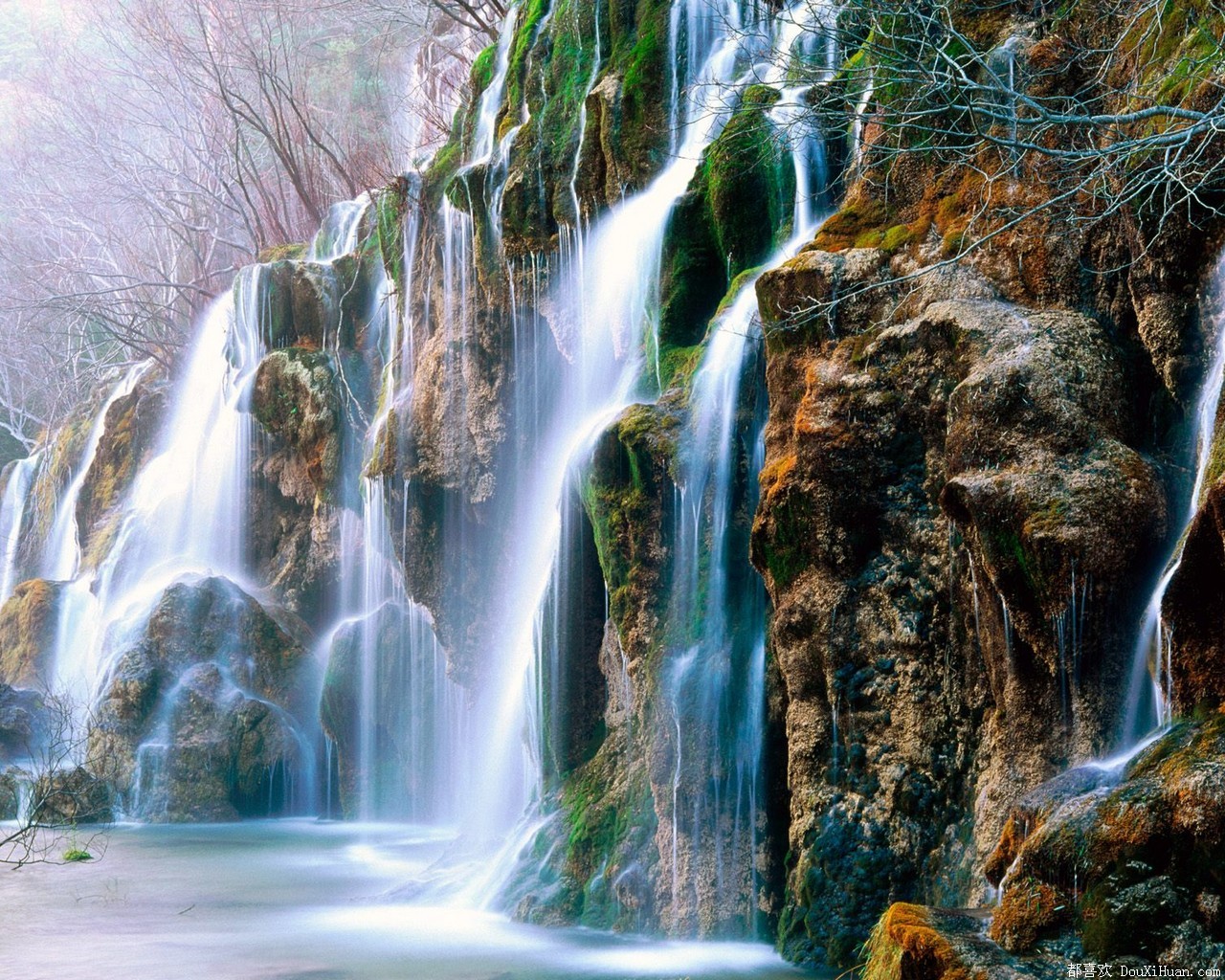 cascada agua corriente