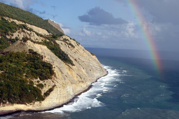 Abrau Durso mer et arc-en-ciel