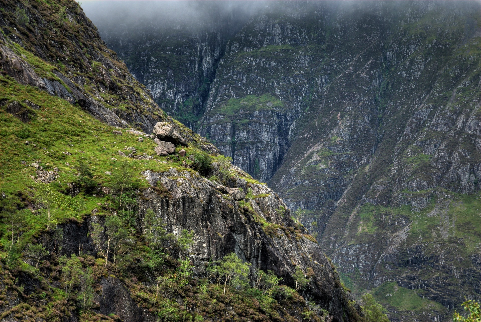 schottland gras berge steine höhe