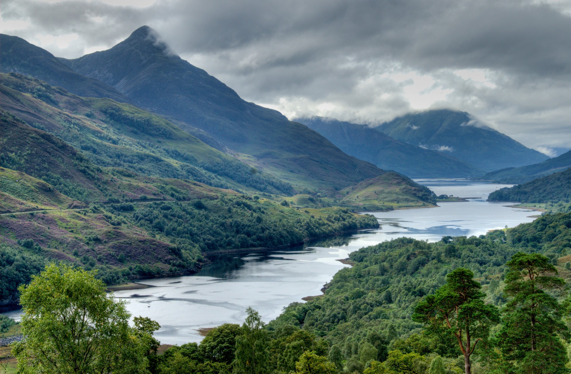 escocia montañas río cielo nubes nubes agua árbol