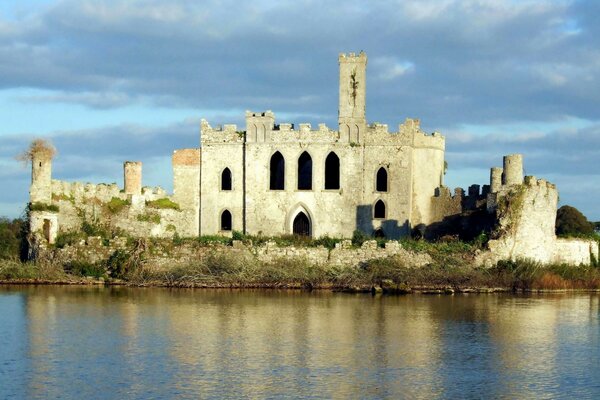 Stunning architecture near the water s edge