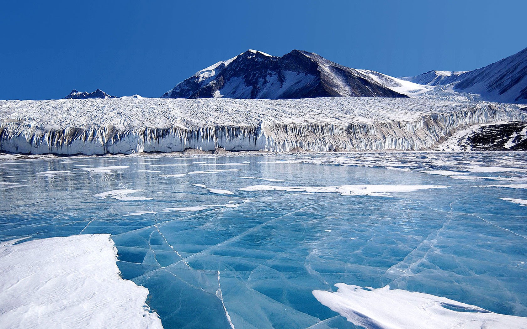 lake fryxell transantarctic mountain