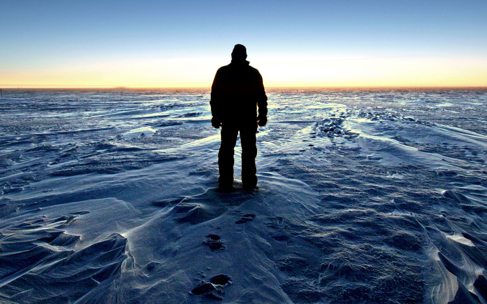 antarctique coucher de soleil homme