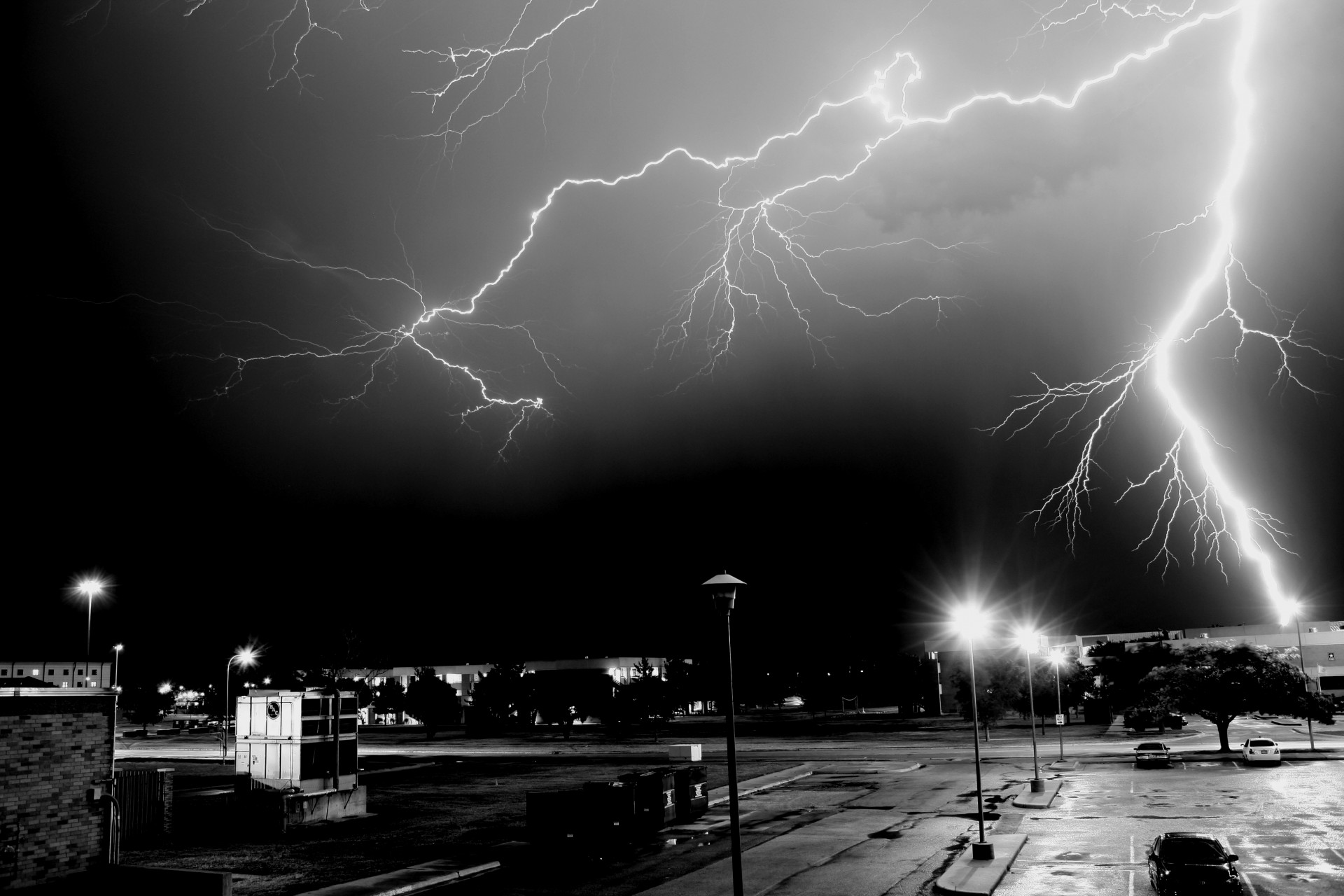 relámpago noche ciudad