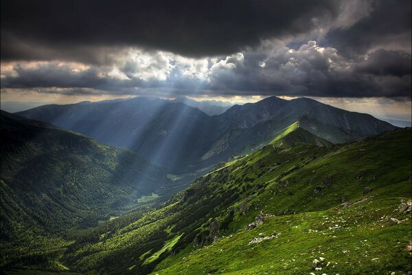 Rays of light and green mountains