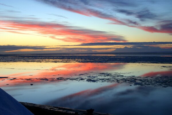 Meer Sonnenuntergang am Ufer