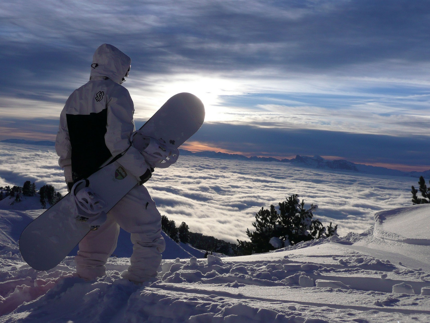 snowboard montagna nuvole pendenza