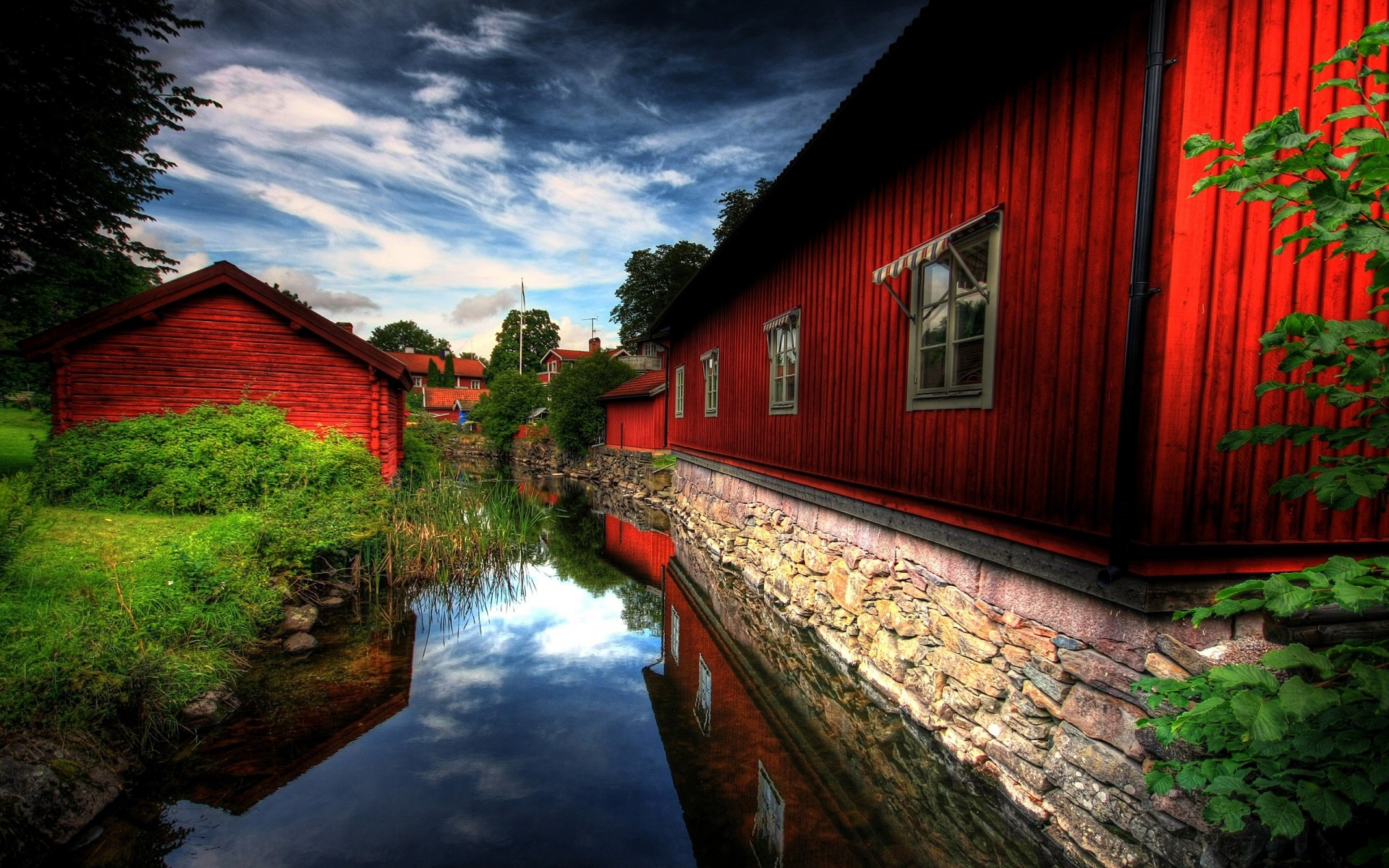 nature rivière maisons rouge