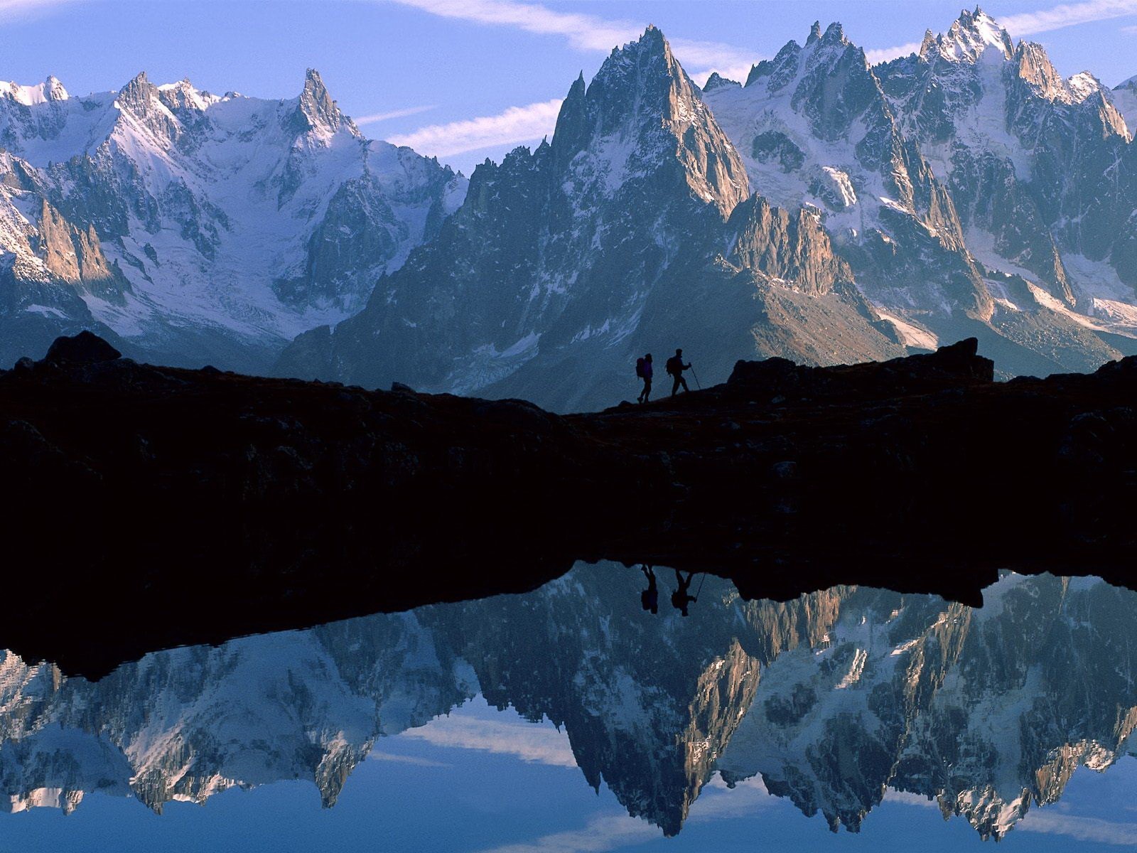 montañas lago paisaje