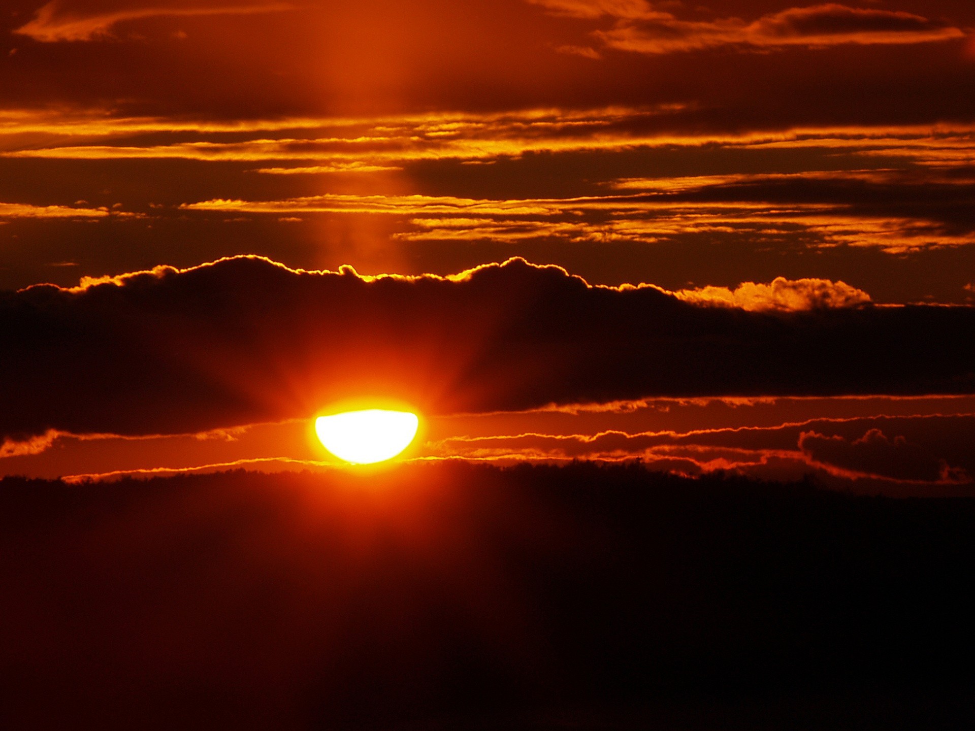 un clouds sunset