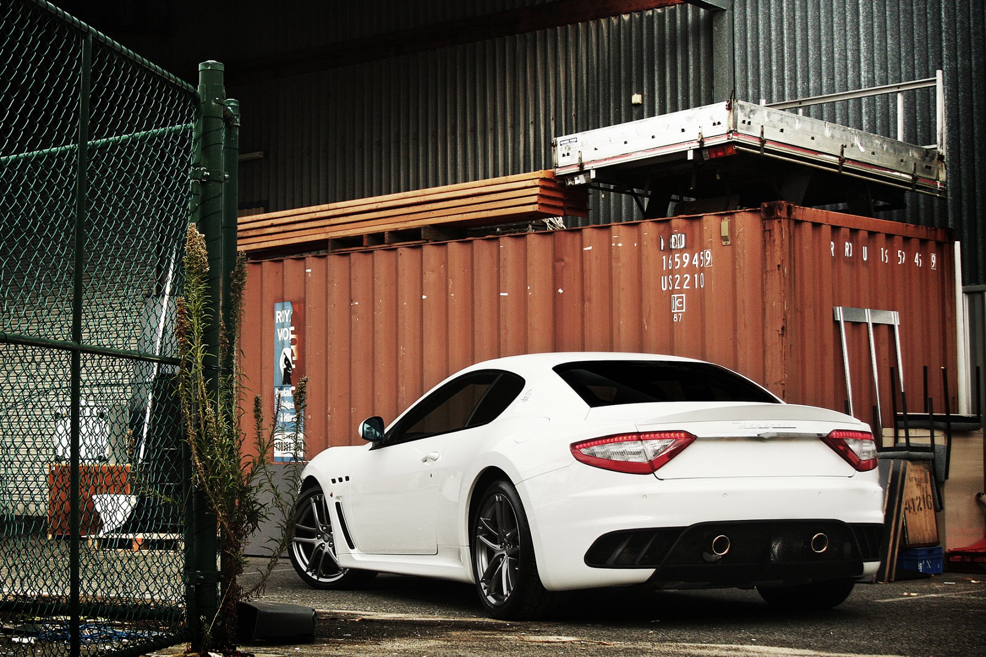 maserati granturismo mc stradale blanc retour clôture