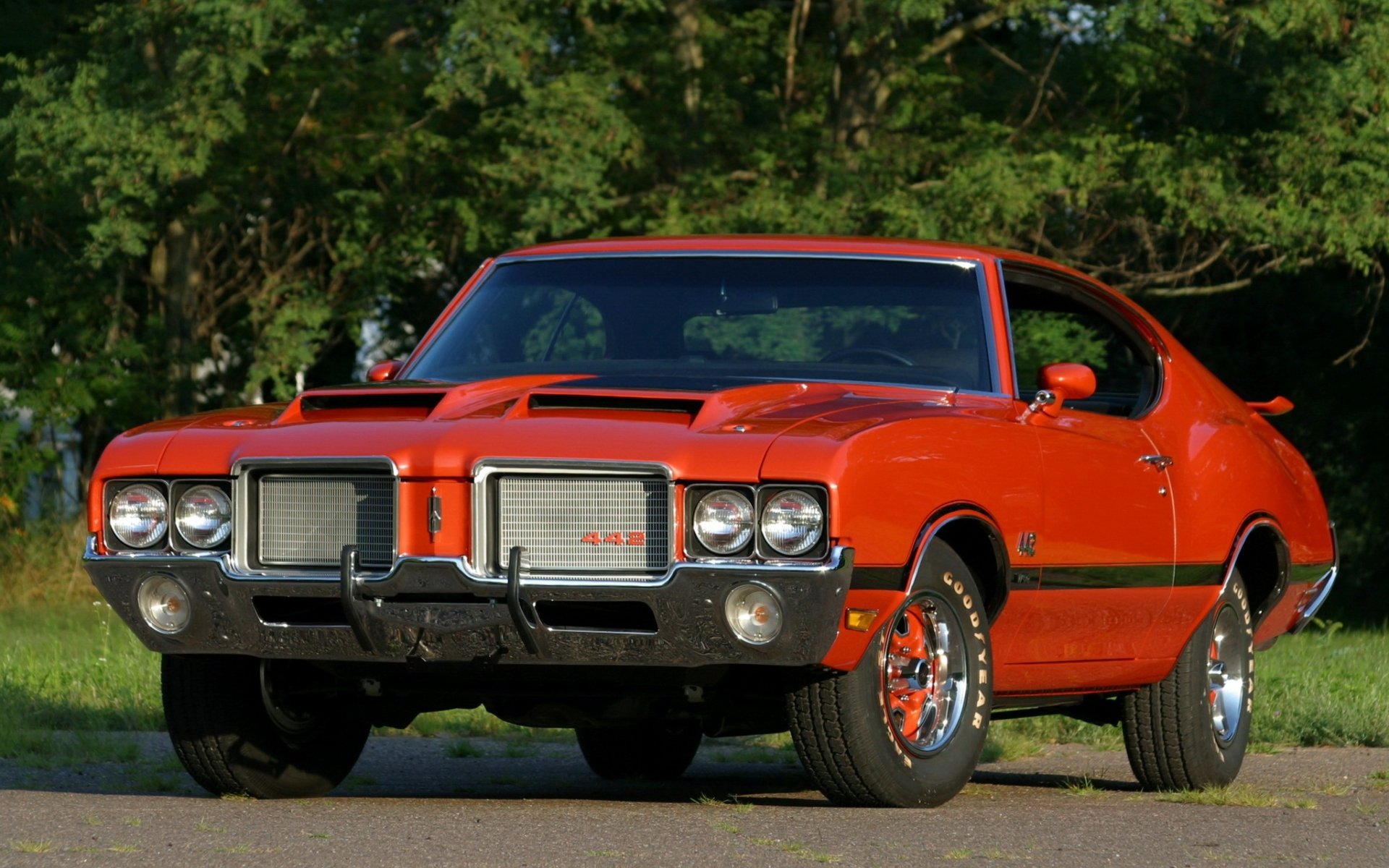 oldsmobile machette w-30 hardtop coupé 1972 oldsmobile kutlass orange avant muscle car muscle car arbres fond