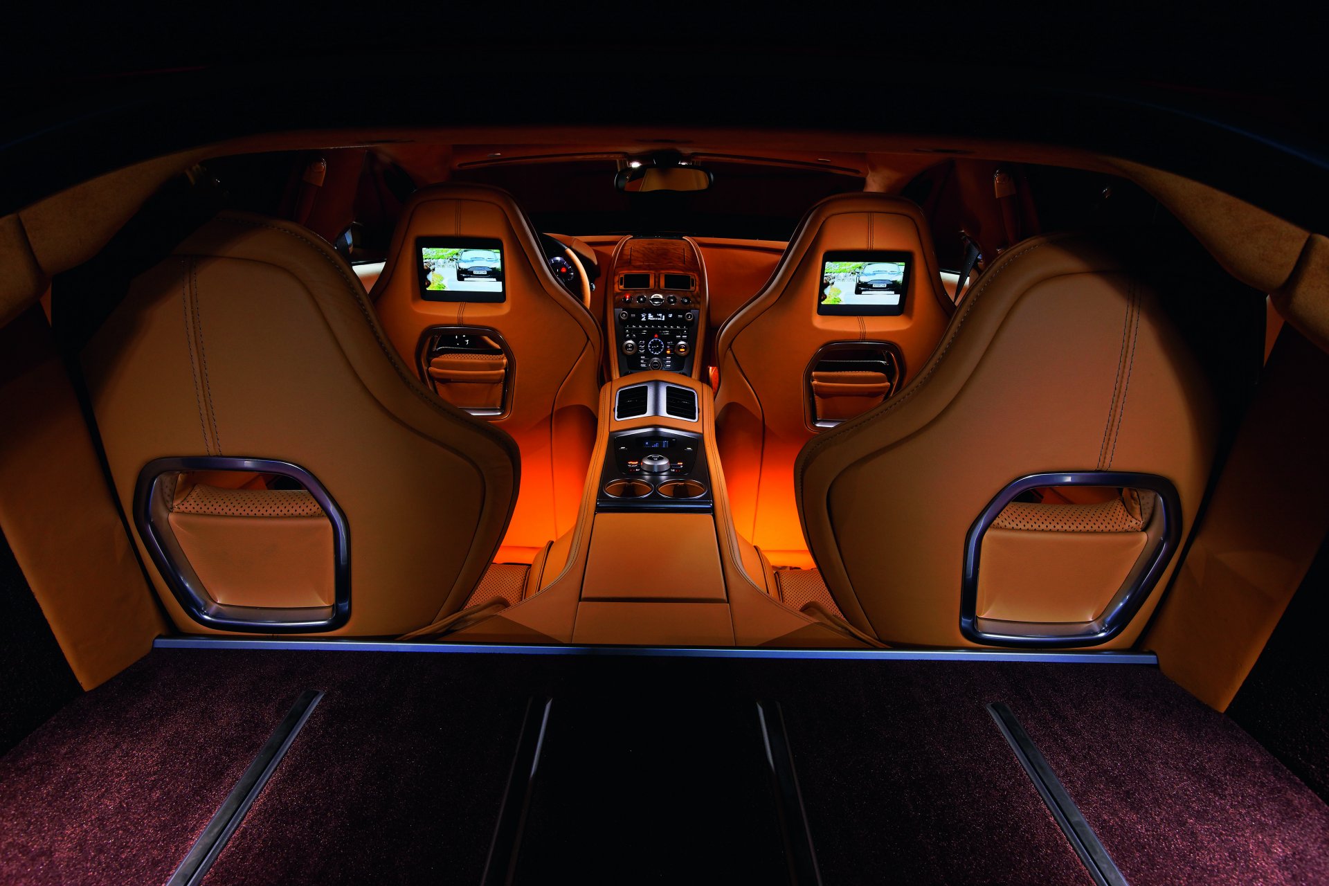 aston martin rapide cuatro puertas superdeportivo interior cuero exclusivo iluminación