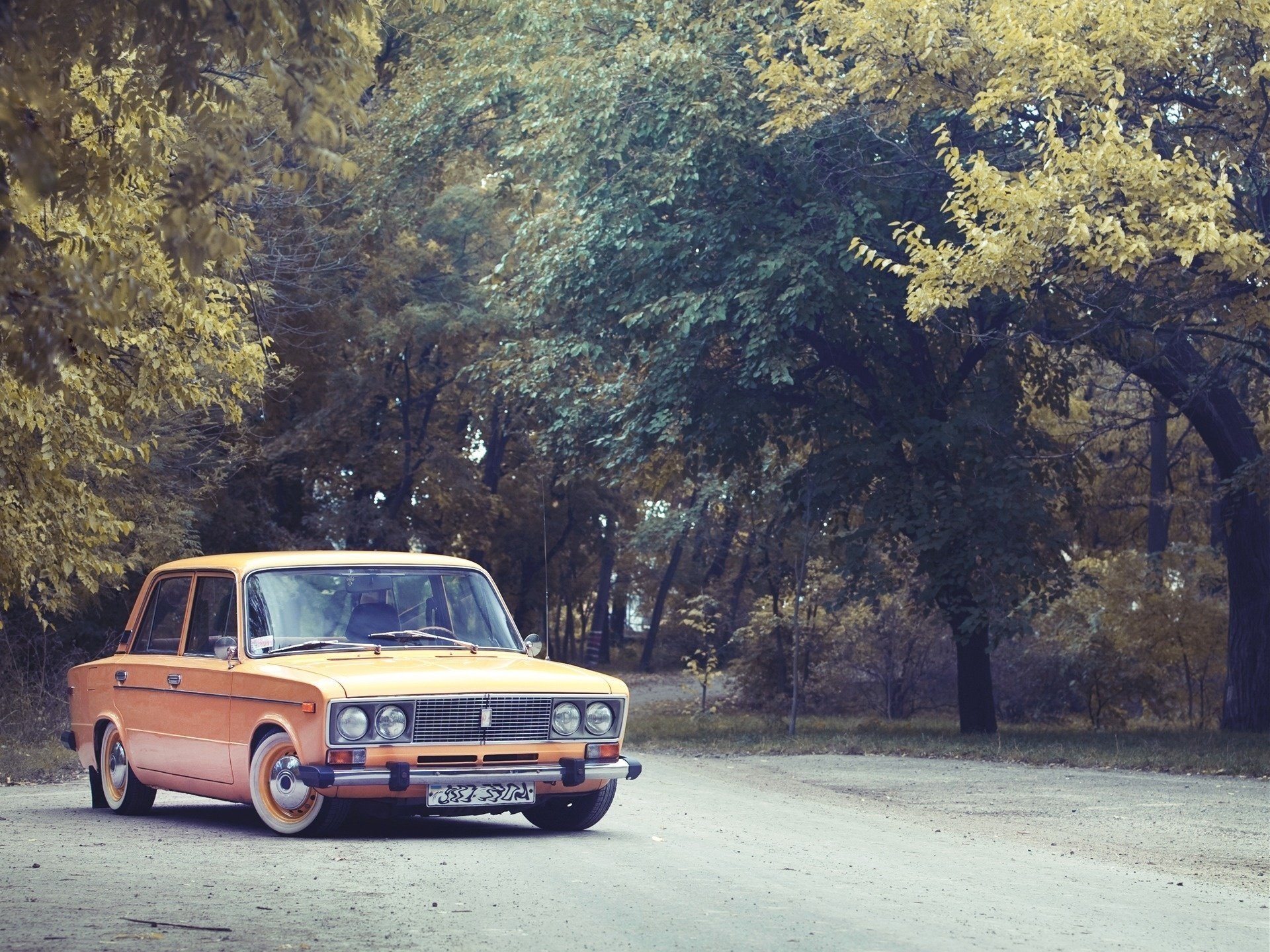 jaune classique vaz zhiguli 2106