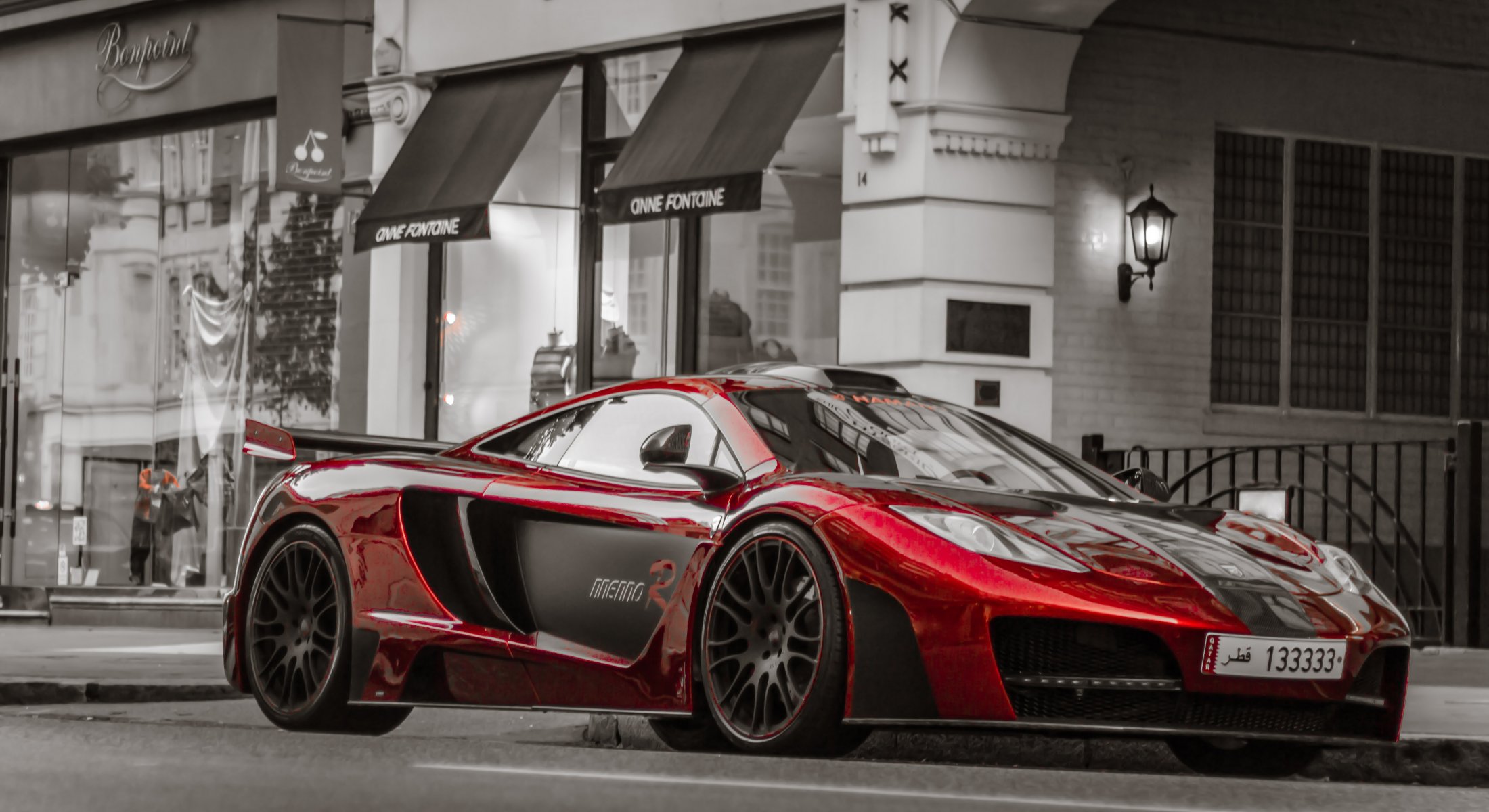 auto auto mclaren mp4-12c città strada tuning edificio sfondo rosso metallico