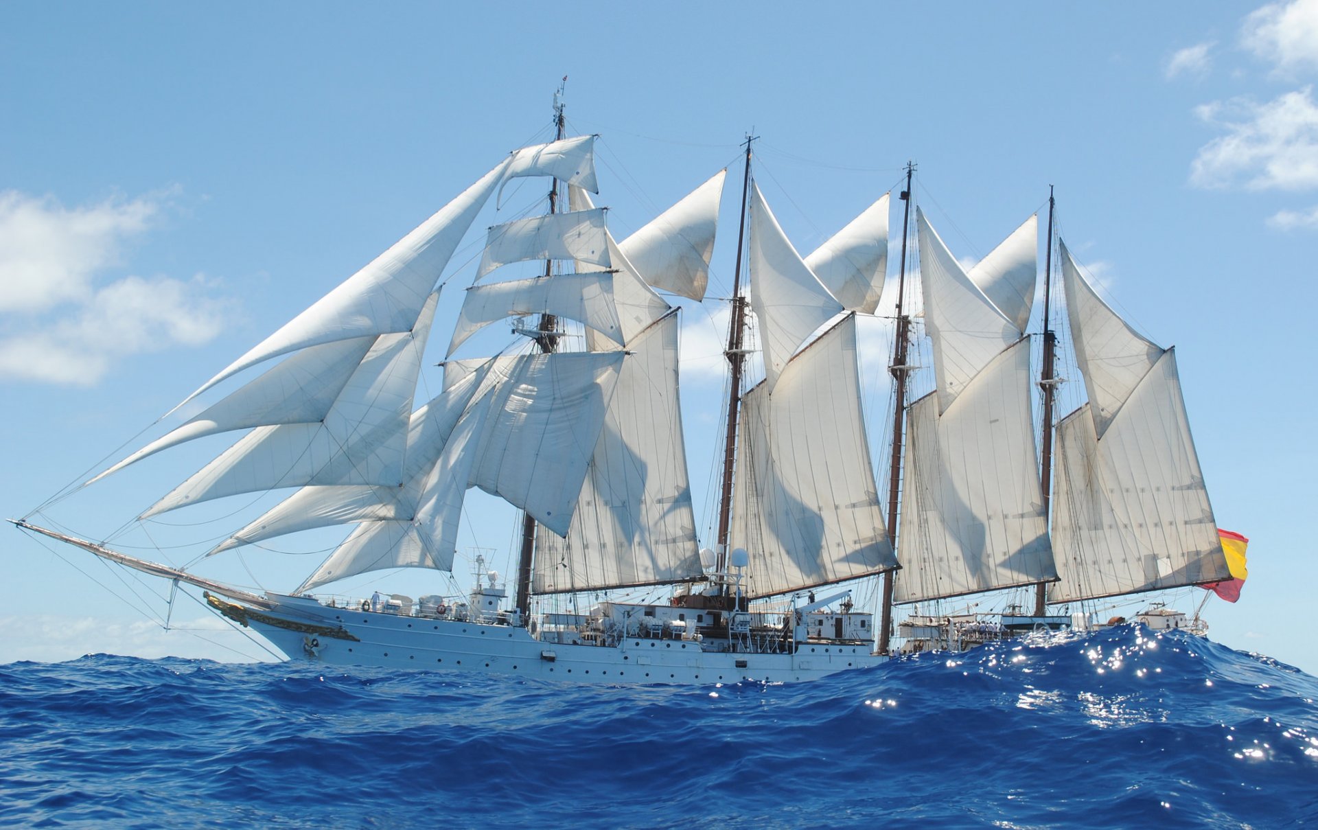 juan sebastián elcano a-71 training ship brigantine sea