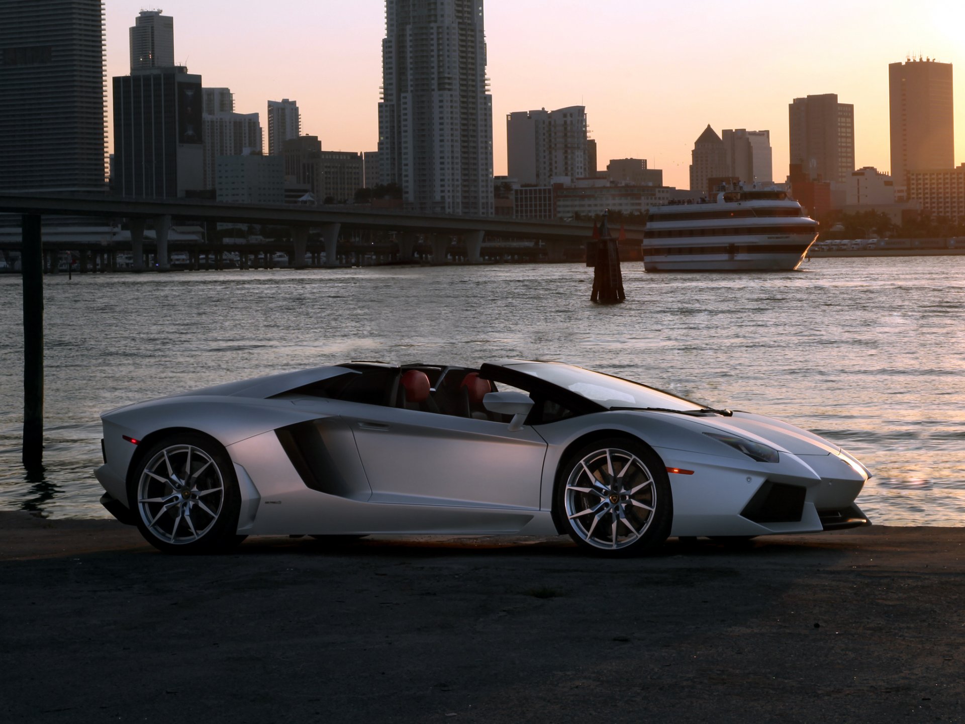 lamborghini aventador lp700-4 roadster lamborghini stadt himmel